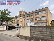 津市立一身田小学校 1014m