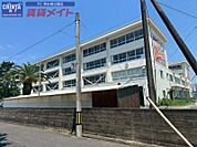 津市立西橋内中学校 610m