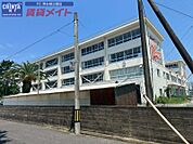 津市立西橋内中学校 1569m