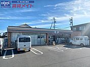 セブンイレブン津市白塚団地入口店 450m