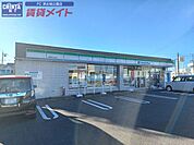 ファミリーマート津栗真中山店 376m