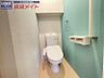 トイレ：同型反転写真