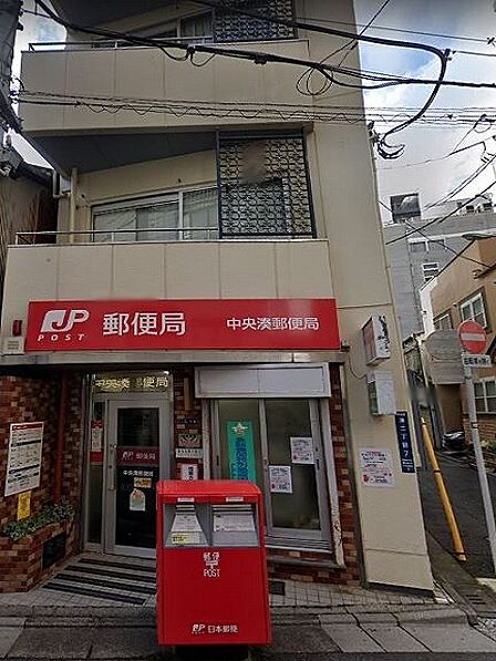 郵便窓口、貯金窓口、保険窓口、ATMの取り扱いがあります。