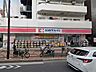 周辺：店内は広くてきちんと整頓されています。