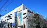 周辺：営業時間：10時～21時店舗は広く買い物のしやすい店内です。