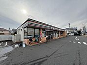 セブンイレブン昭島田中町2丁目店まで290m 徒歩4分。セブン銀行ATMが設置された店舗です。歩いて出向くことができる身近な距離で、新発売の商品などをお買い求めの際も便利です。24時間営業。