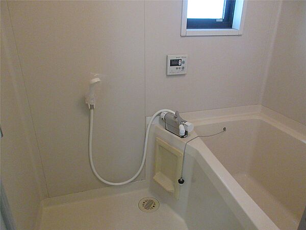 画像7:水栓・シャワーを交換しています。