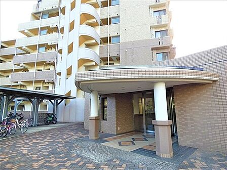 宅配ボックス設置済みで不在時も安心です。