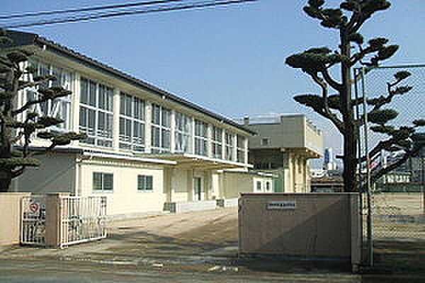 画像17:【中学校】福山市立鷹取中学校まで1085ｍ