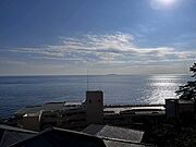 室内から紺碧の相模湾を一望。