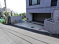 【駐車場入り口...