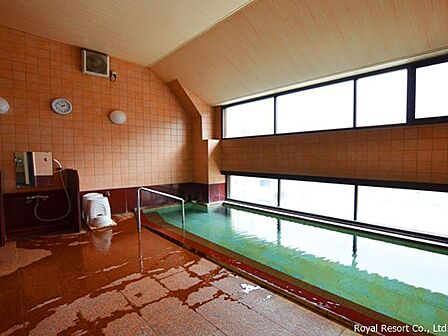 【温泉大浴場】海や花火を一望できる展望温泉大浴場は、源泉を所有している源泉かけ流しの温泉が魅力です。