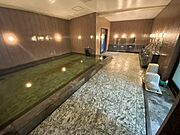 温泉大浴場で癒しの時間を過ごせます。