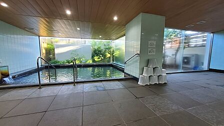 リゾートマンションの醍醐味、温泉大浴場。清掃時間以外は24時間入浴可能です。