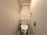 トイレ：廊下側にトイレがございます。