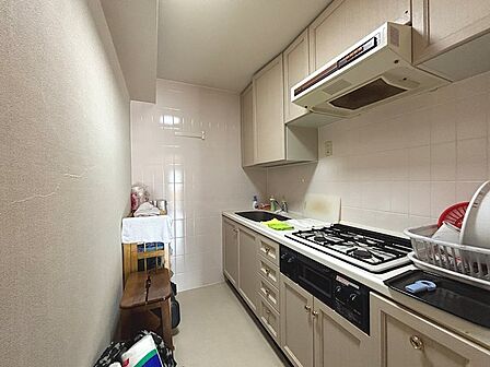 独立型のキッチンがございます。