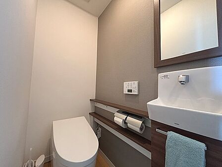 購入時にトイレは入れ替えております。