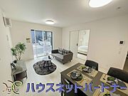 明るく開放的なダイニング。家族とのコミュニケーションが取りやすく、みんなの笑顔が溢れます。