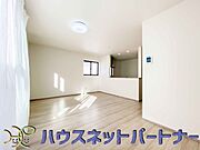 明るく開放的なダイニング。家族とのコミュニケーションが取りやすく、みんなの笑顔が溢れます。