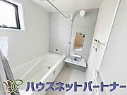 冬場にはヒヤッとしないように暖房機能、梅雨の時期には乾燥等、機能的で清潔感溢れる浴室。快適・清潔な空間で心も体もオフになる時間を楽しむことが可能です。