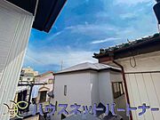 周辺は高い建物が無く、解放感が感じられます。