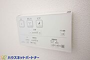 壁リモコンの場合、洗浄位置や水量の強弱など、シャワートイレをお好みの使い心地に設定できます。毎日使うトイレだから、使い勝手の良い機能があるとうれしいですね♪
