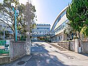 周辺環境-中学校(210m)鳩ヶ谷中学校
