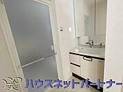家族全員が使う洗面化粧台。手に取りたいものがさっと取り出せて身支度が快適にできます。1日のスタートを心地よく始めるには、スムーズに心地よく準備できる洗面化粧台がいいですよね。