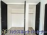 収納：多くの人がお困りの住まいの収納。壁面クローゼットがあればタンスを置く必要がなく、出っ張りのないスッキリ空間を維持できます。限られたスペースを有効に活用できそう。