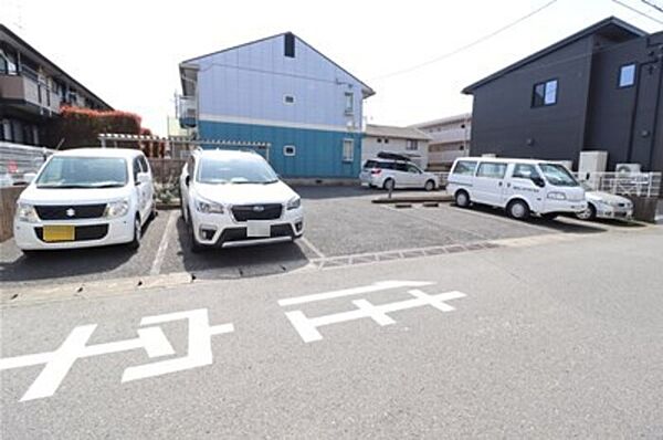 画像16:車をお持ちの方に嬉しい駐車場付きの物件です