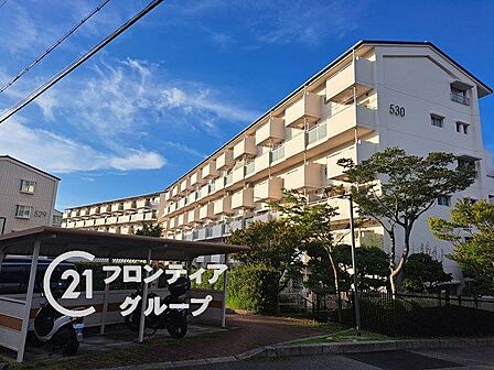 外観は周囲の街並みに美しく調和するシンプルなデザインです外観は周囲の街並みに美しく調和するシンプルなデザインです
