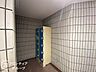 その他：宅配ボックス付きで留守中のお荷物のお受け取りもスムーズにできますね。マンションの共有部分は、趣があり、住む人に安心感と温かみを提供する心地よい空間です！