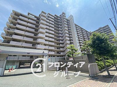 外観：ＳＲＣ造15階建てマンションです