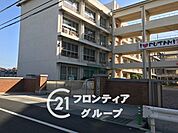 明石市立二見中学校 徒歩27分。 2100m
