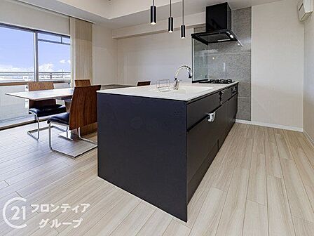 お料理中も会話の弾む対面キッチン!