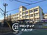 周辺：神戸市立小束山小学校 徒歩6分。 430m