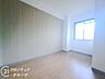 子供部屋：子供部屋は、成長をサポートする空間です。おもちゃや学用品をすっきりと整理してご使用ください。