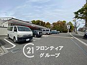 セブンイレブン明石荷山町店 徒歩11分。 820m