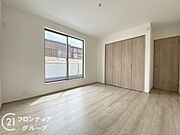 フローリング材には、木目や色調など木材特有の風合いがあり、ナチュラルな美しさで、日々の生活に温もりを与えてくれます。