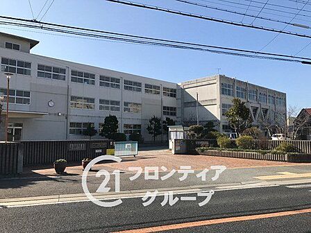明石市立江井島小学校 徒歩7分。 500m