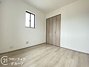 フローリング材には、木目や色調など木材特有の風合いがあり、ナチュラルな美しさで、日々の生活に温もりを与えてくれます。