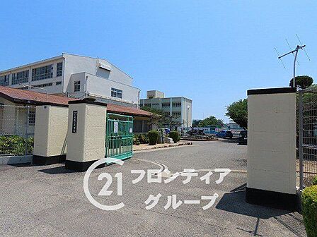 神戸市立歌敷山中学校 徒歩5分。 400m
