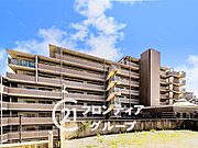 鉄筋コンクリート造10階建てマンションです