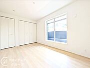 こちらのお部屋はバルコニーに面しており、日当たり、通風ともに良好です！