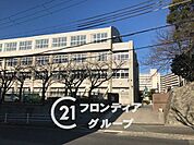 神戸市立神陵台中学校 徒歩12分。 890m