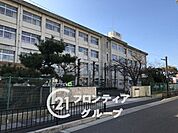 明石市立二見小学校 徒歩9分。 670m