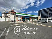 ファミリーマート明石東二見店 徒歩10分。 780m