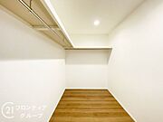 大きなクローゼットがあるのでお洋服やお布団も楽々収納できますね