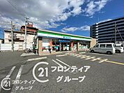 ファミリーマート明石東二見店 徒歩11分。 830m