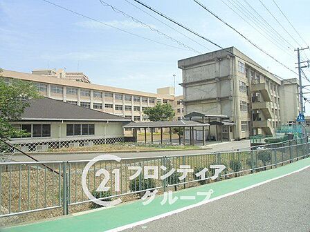 明石市立朝霧中学校 徒歩2分。 110m